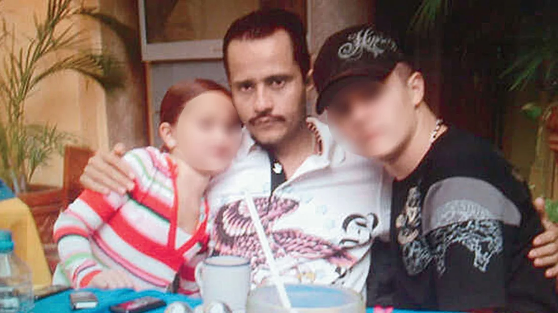 গার্লফ্রেন্ডের কারণেই ‘ধরা খেলেন’ বিশ্বের কুখ্যাত মাদক সম্রাট, দেশজুড়ে চলছে তাণ্ডব