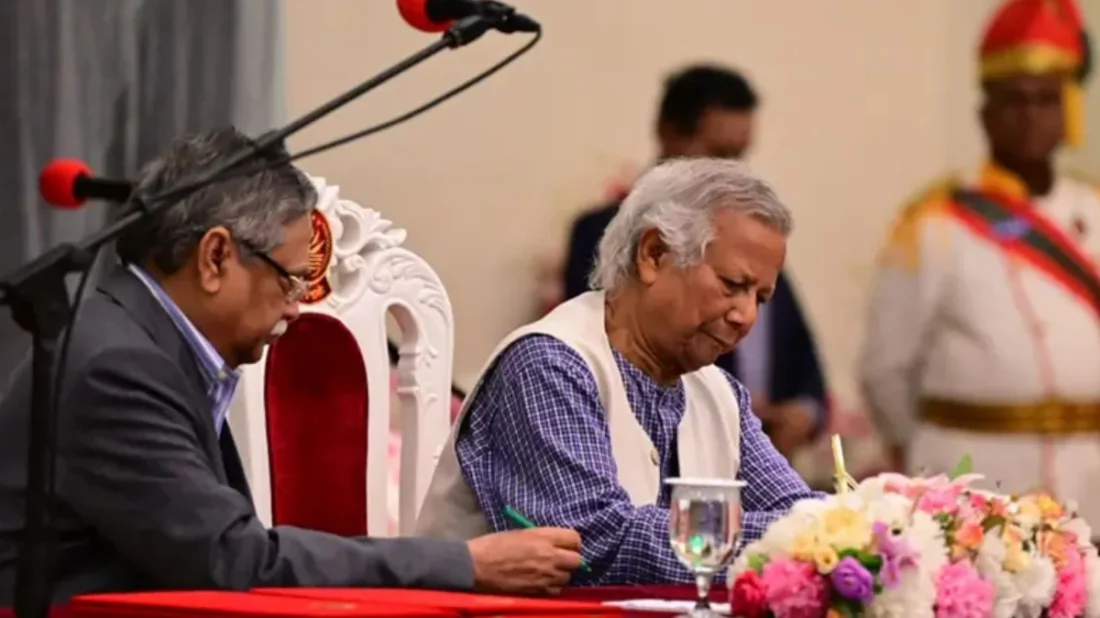 ড. ইউনূসের নেতৃত্বে অন্তর্বর্তী সরকার গঠন, শপথ নেন উপদেষ্টারা